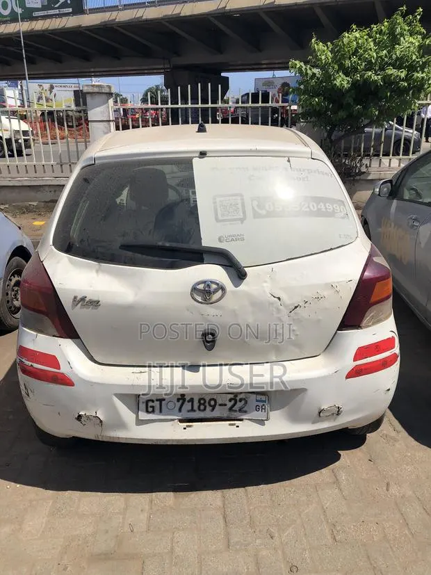 Toyota Vitz 1.3 FWD 5dr 2010 White · Photo 1