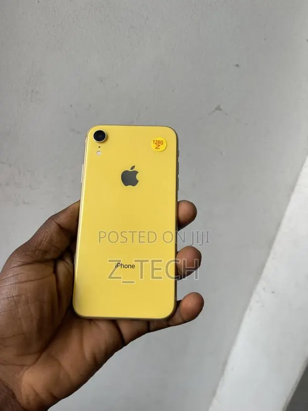 New Apple iPhone XR 128 GB Yellow · Photo 1