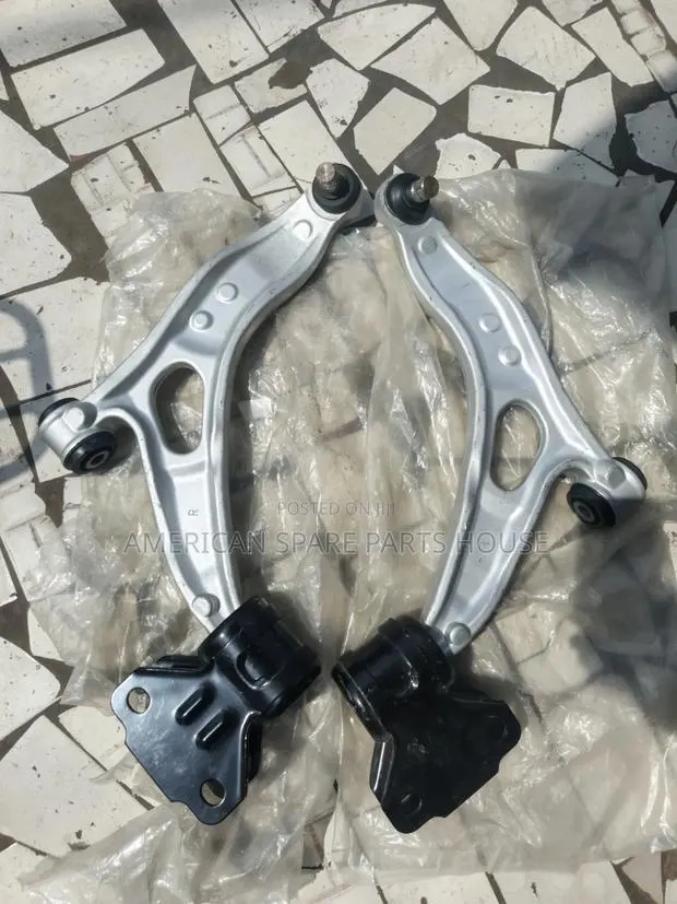 Ford Focus 2012-2018 Lower Arm · Photo 1