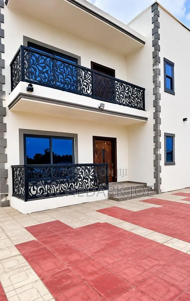 4 Bedroom House -Tema Comm 25 · Photo 1