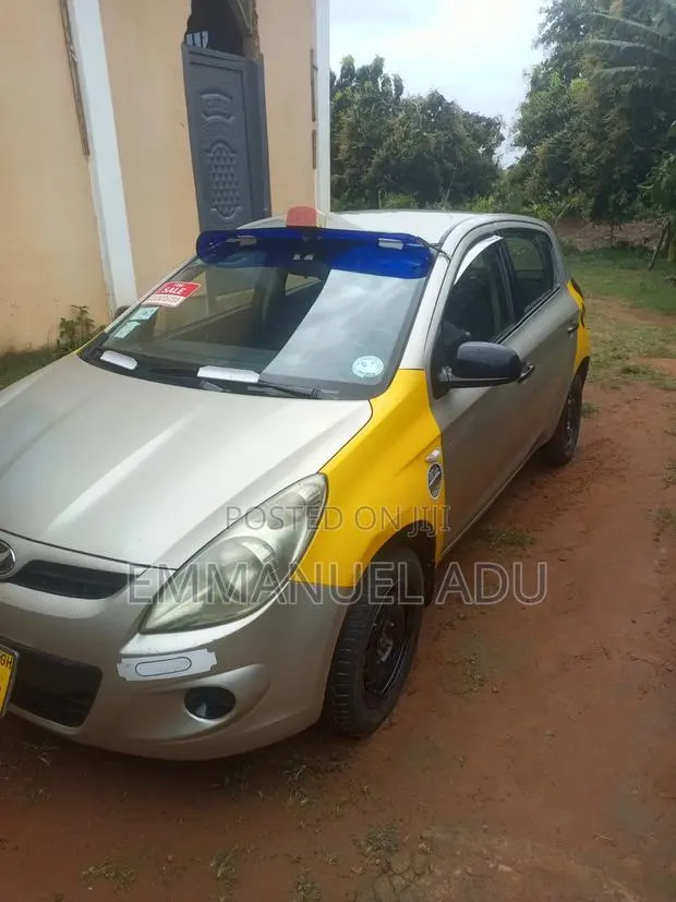 Hyundai i20 2022 Brown