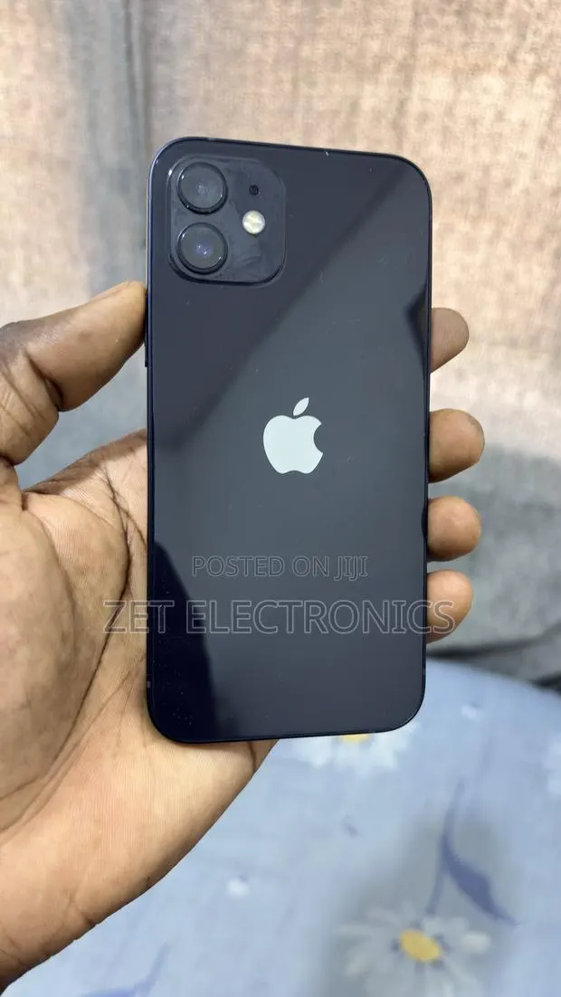 Apple iPhone 12 64 GB Black · Photo 1