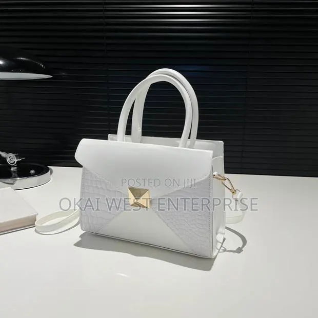 Large Capacity Beautiful Square Bags · Photo 1