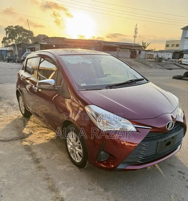 Toyota Vitz 1.3 FWD 5dr 2017 Red · Photo 1