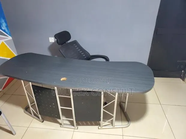 Used Office Table for Sale · Photo 1
