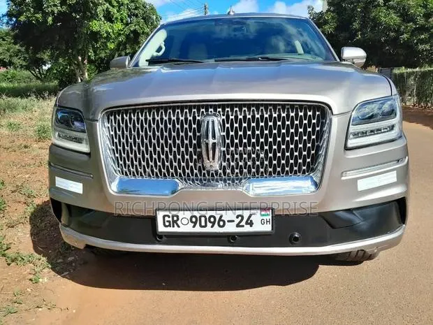 Lincoln Navigator L 2019 Gold · Photo 1