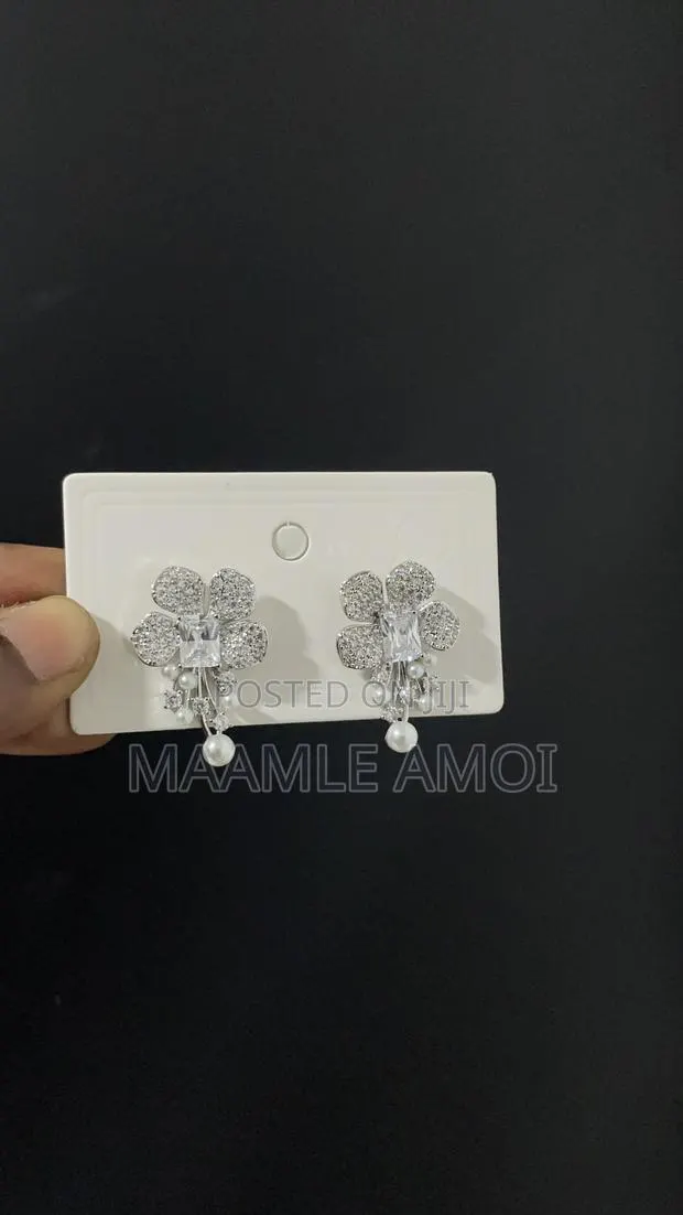 Zircon Earrings For Occasion · Photo 1
