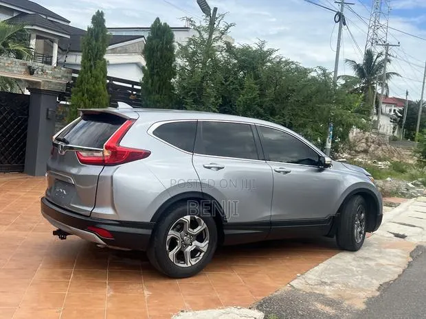 Honda CR-V 2019 Silver · Photo 1