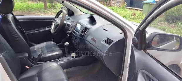 Toyota Vios 2009 Silver · Photo 1