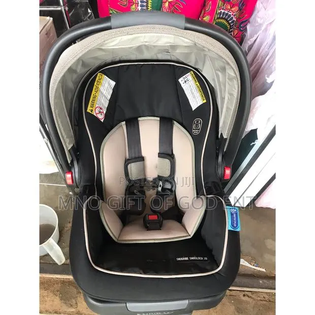 Graco Snugride Snuglock 35 DLX Infant Car Seat From Canada · Photo 1