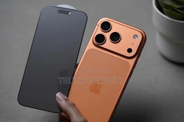 2 Pieces Tinted Screen Protector iPhone 17 Pro/18 Pro · Photo 1