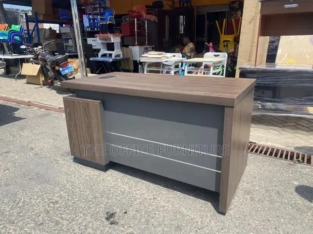 Executive Desk (1.4m) · Photo 1