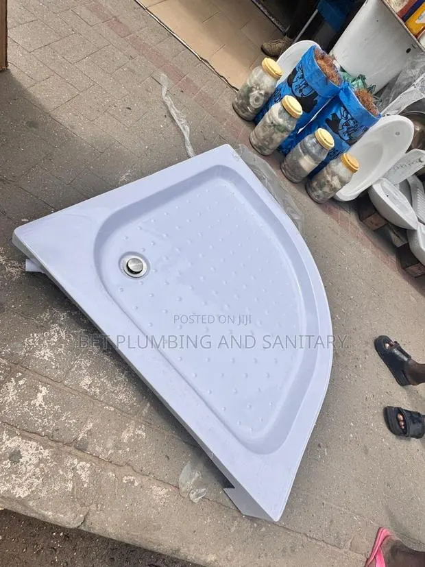 Corner Shower Tray · Photo 1