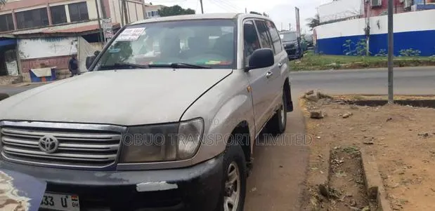 Toyota Land Cruiser HDJ 100 1999 Silver · Photo 1