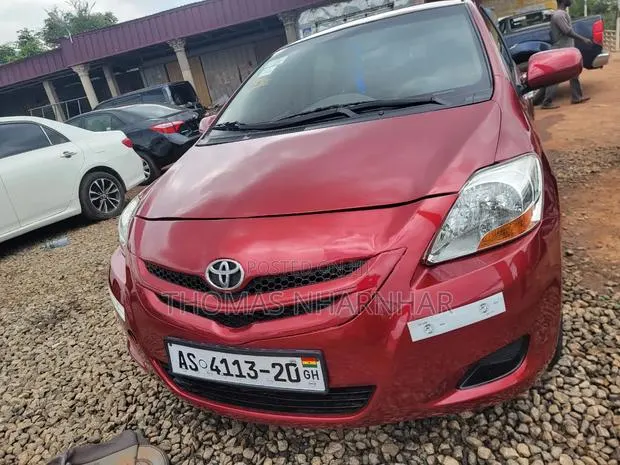 Toyota Yaris Base Sedan 4dr 2010 Red · Photo 1
