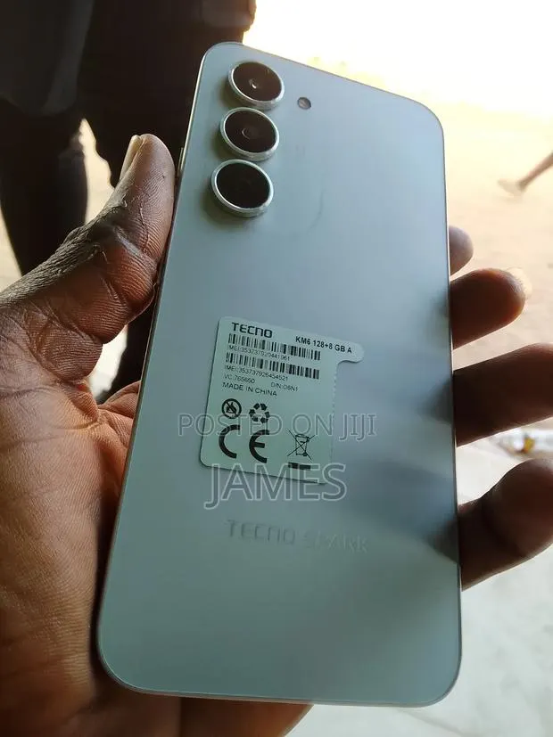 Tecno Spark 40 Pro 128 GB Silver · Photo 1