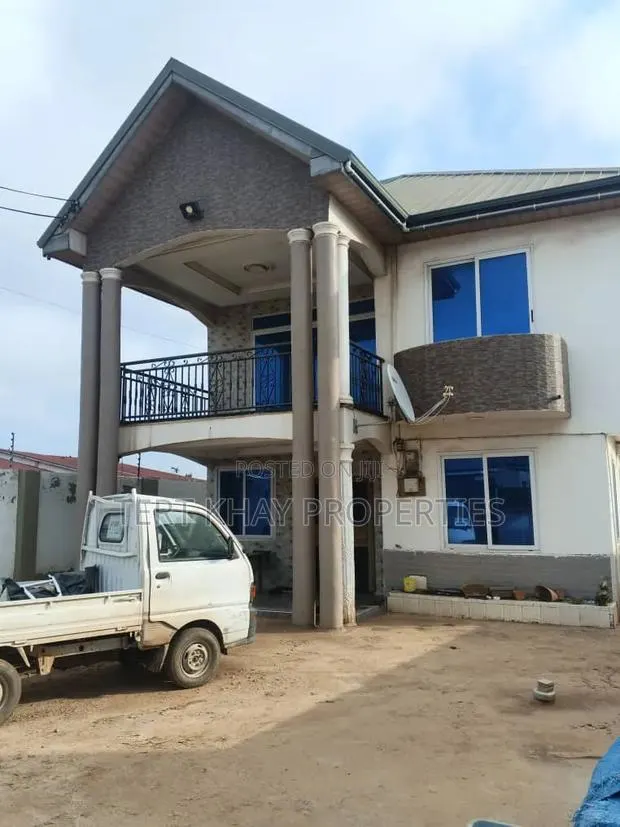 4bdrm House in Madina Estate for sale · Photo 1