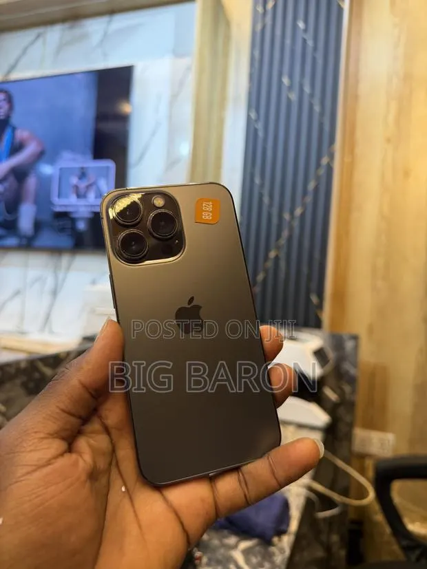 Apple iPhone 13 Pro 128 GB Black · Photo 1