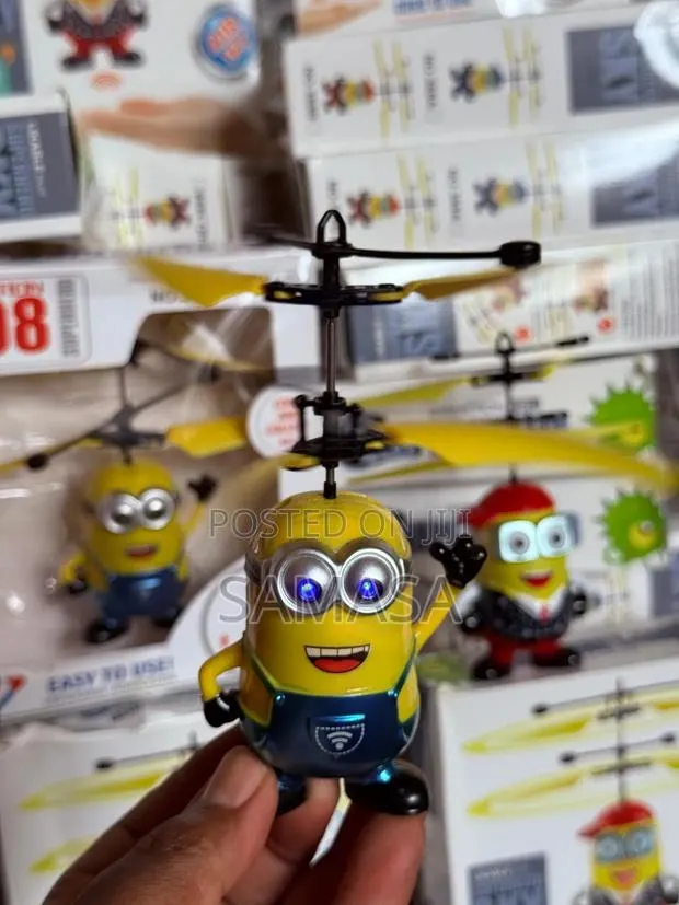 Superhero Minions Flying Toys · Photo 1