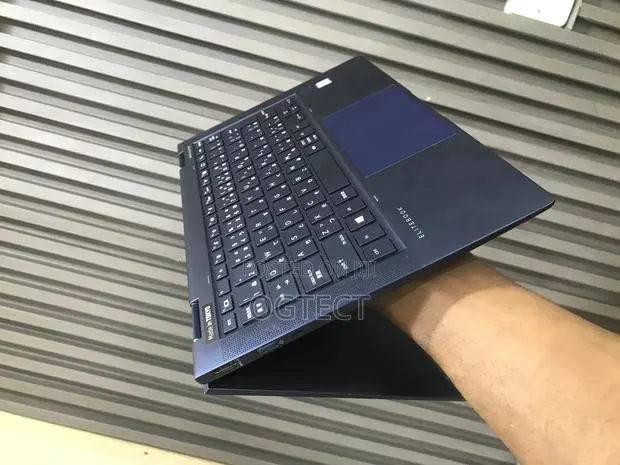 Laptop HP Dragonfly G2 8GB Intel Core i5 SSD 256GB · Photo 1