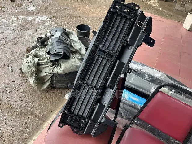 Honda CRV 17- 22 Shutter Grille Upper · Photo 1