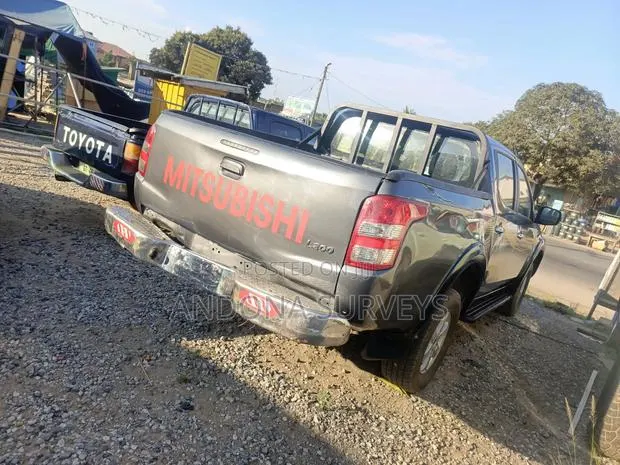 Mitsubishi L200 2016 Gray · Photo 1
