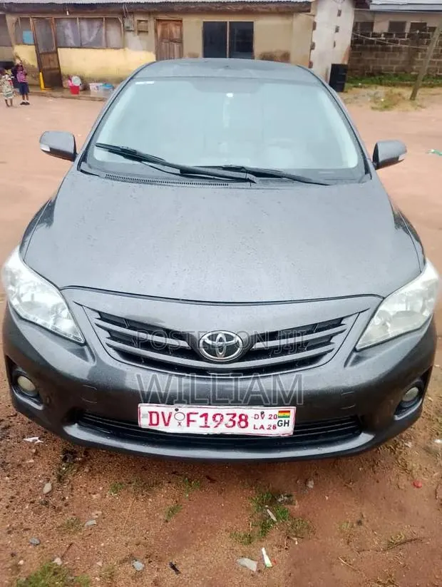 Toyota Corolla L 4dr Sedan (1.8L 4cyl 5M) 2013 Gray · Photo 1