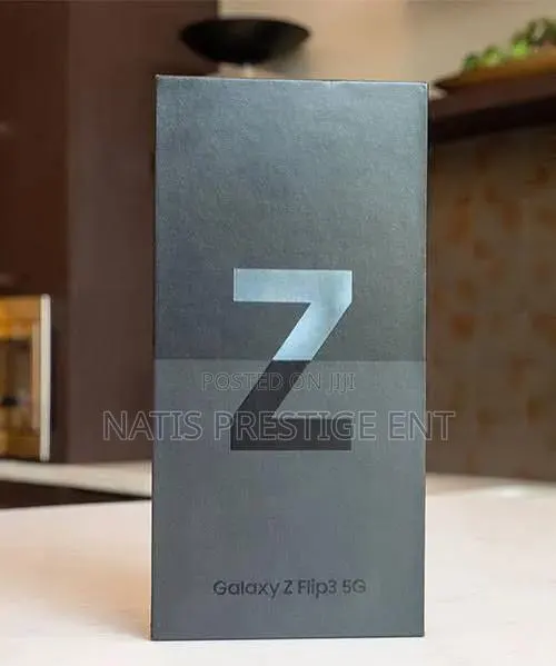 New Samsung Galaxy Z Flip 3 256 GB Black · Photo 1