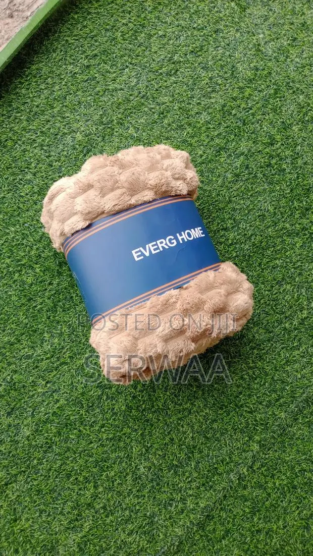 Queen Size Cozy Blanket · Photo 1