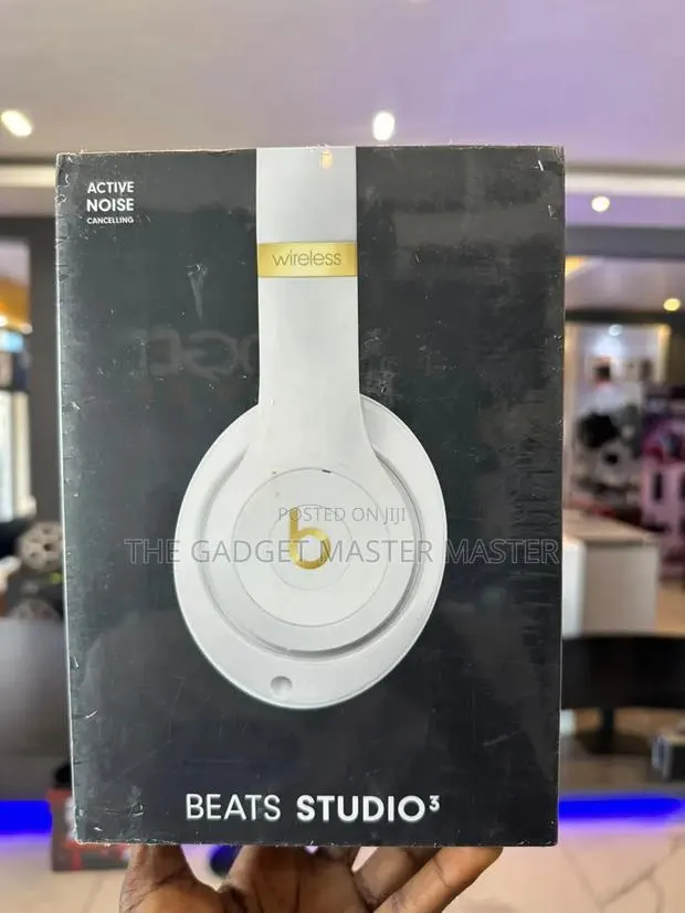 Beats by Dr. Dre Studio 3 Noise Canceling Headphones · Photo 1