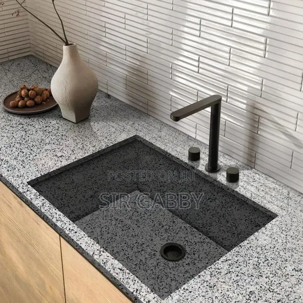 Granite Stone Fitted Kitchen · Photo 1