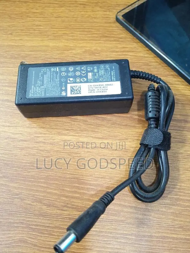 Dell Big Pin Charger · Photo 1