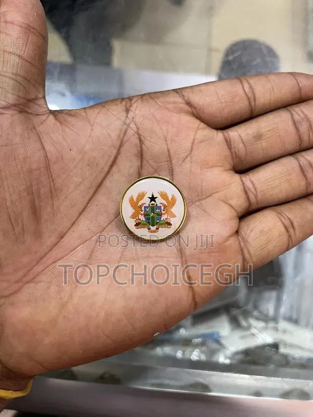 Ghana Coat of Arms Round Lapel Pin Badge · Photo 1