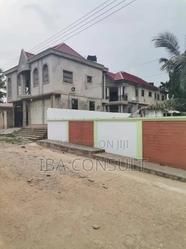 8bdrm Apartment in Kwabenya, Accra Metropolitan for sale · Photo 1