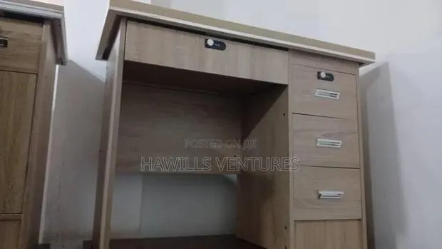 Office Task Table · Photo 1