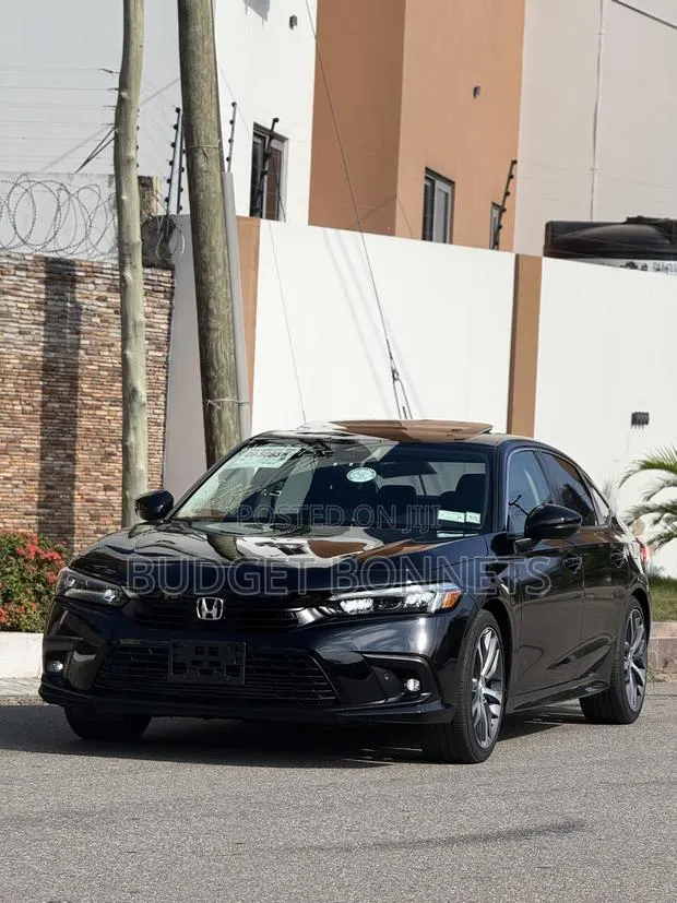 Honda Civic Touring CVT 2023 Black · Photo 1
