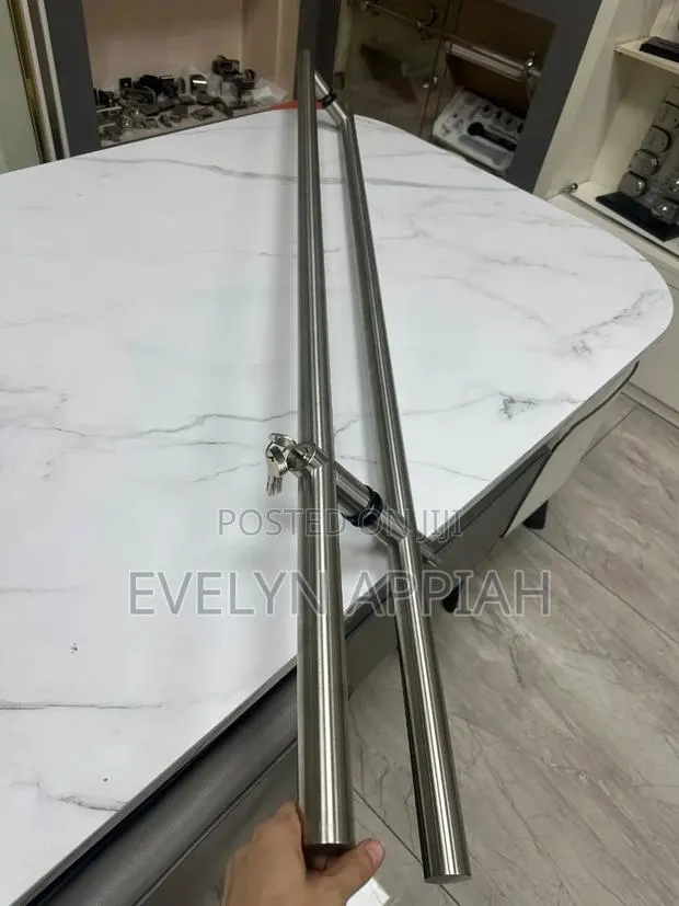 5ft Pull Handle With Locking System · Photo 1