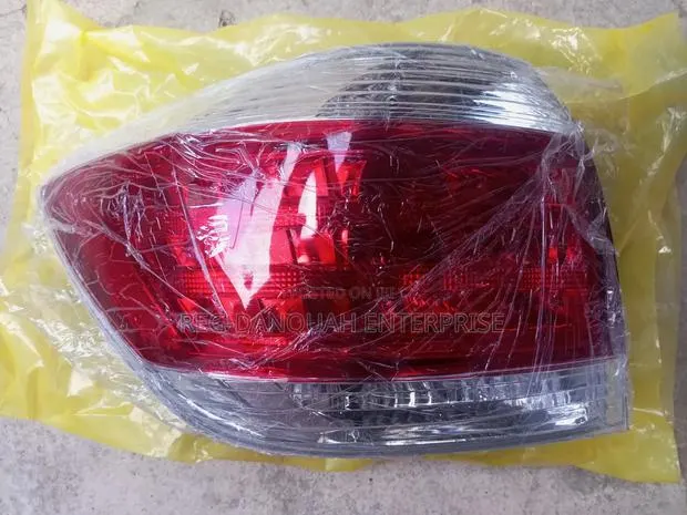 Toyota Highlander 2011,2012,2013 Taillight Pair · Photo 1