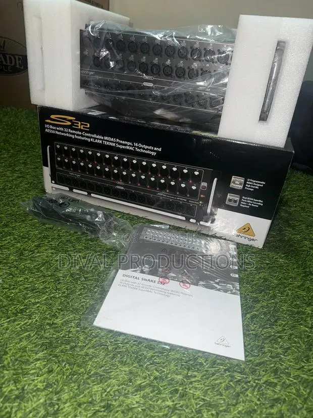 Behringer S32 32 X 16 Digital I/O Box · Photo 1