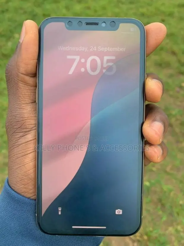 Apple iPhone 11 Pro 256 GB Gold · Photo 1