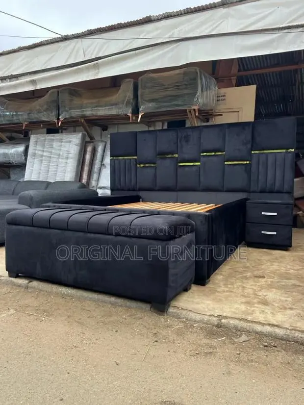 King Size Bed Frame Side Drawas With Ottoman · Photo 1