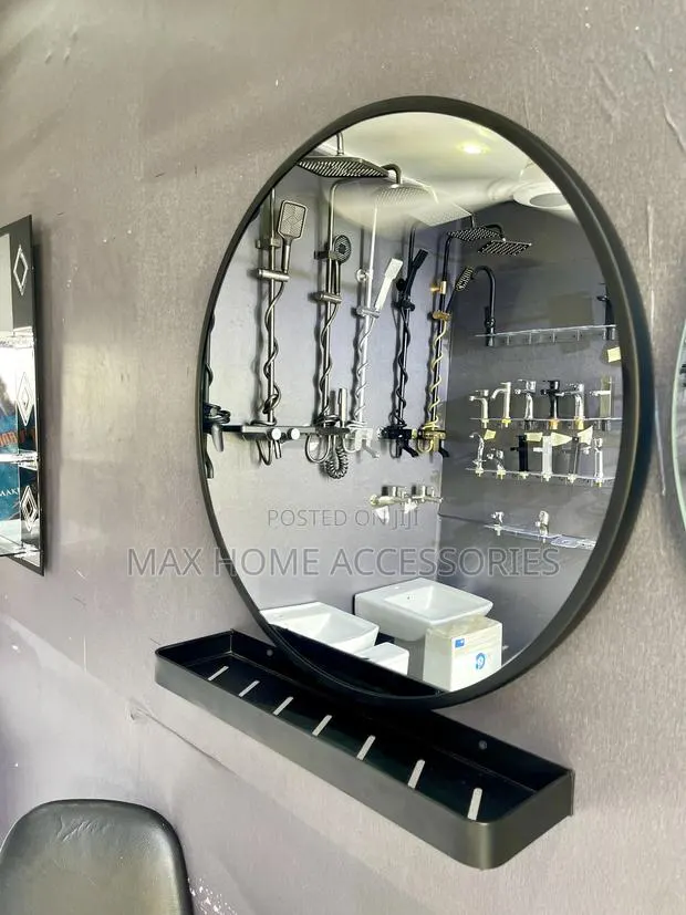 Black Round Mirror · Photo 1