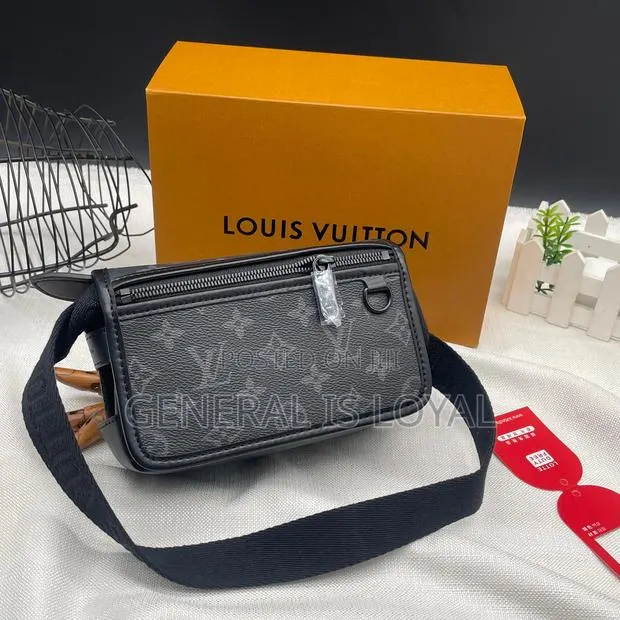 Louis Vuitton Leather Side Bag · Photo 1