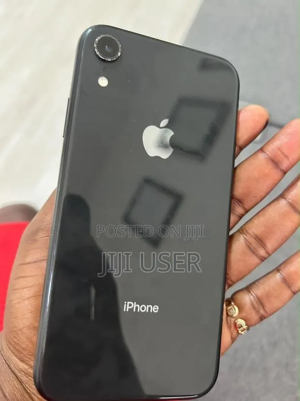 Apple iPhone XR 128 GB Black · Photo 1