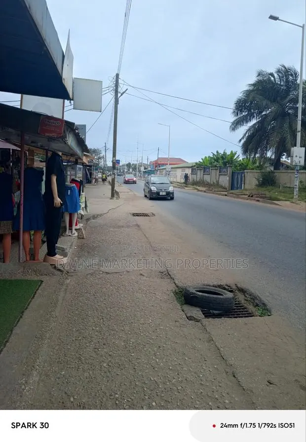 Roadside Quarter Plot at Mamprobi Accra · Photo 1