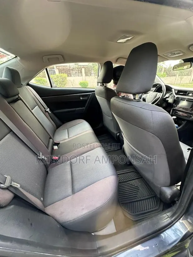 Toyota Corolla 2017 Gray · Photo 1