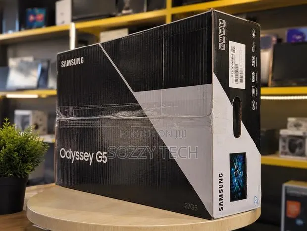 Samsung 27-Inch Odyssey G55C Series QHD 1000R Curved Gaming Monitor · Photo 1