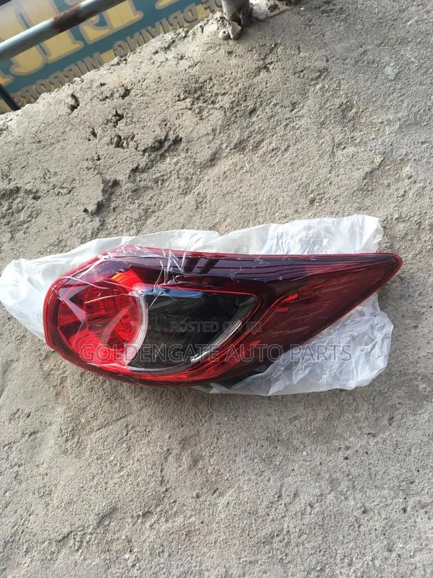 Mazda CX-5 2014 to 2016 Taillight Normal · Photo 1