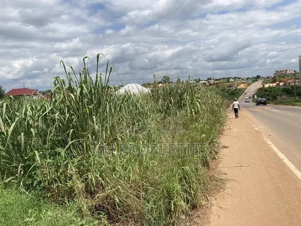 One Plot for Sale at Kwanwoma Duropem Main Road. · Photo 1