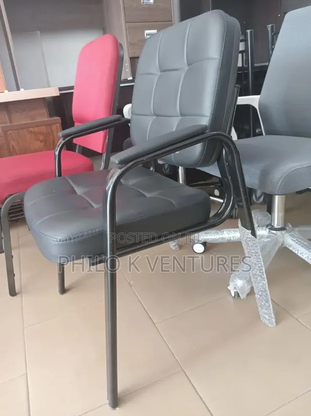 Quality Foam Visitor Chair · Photo 1